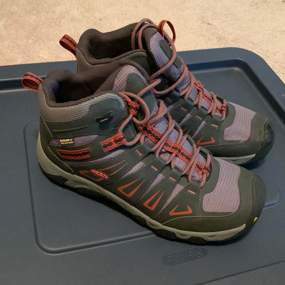 Keen hiking boots mens 9.5 worn once